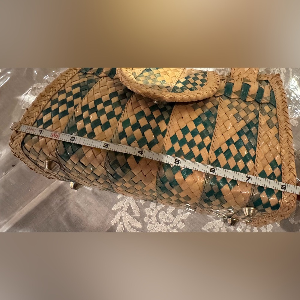 ❤️ NWT Woven Tan and Green Handbag - Picture 13 of 15